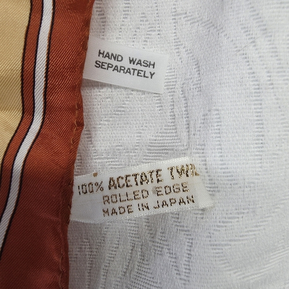 London Landmarks Souvenir Scarf - Made in Japan - Picture 8 of 8